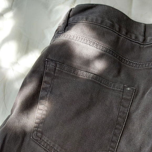 Slim fit black men's jeans; size 29US - Picture 3 of 3